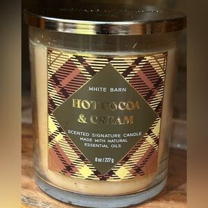 White Barn Hot Cocoa & Cream Candle - Rich Brown and Cream
